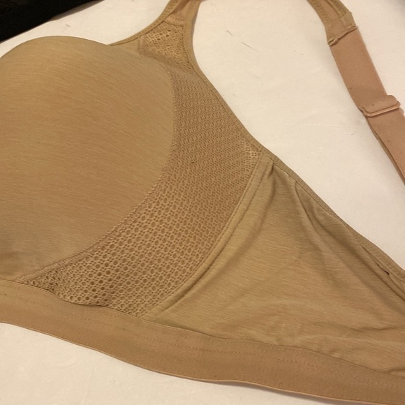 Hanes size 2 XL wireless bras with convertible adjustable straps - Picture 7 of 8